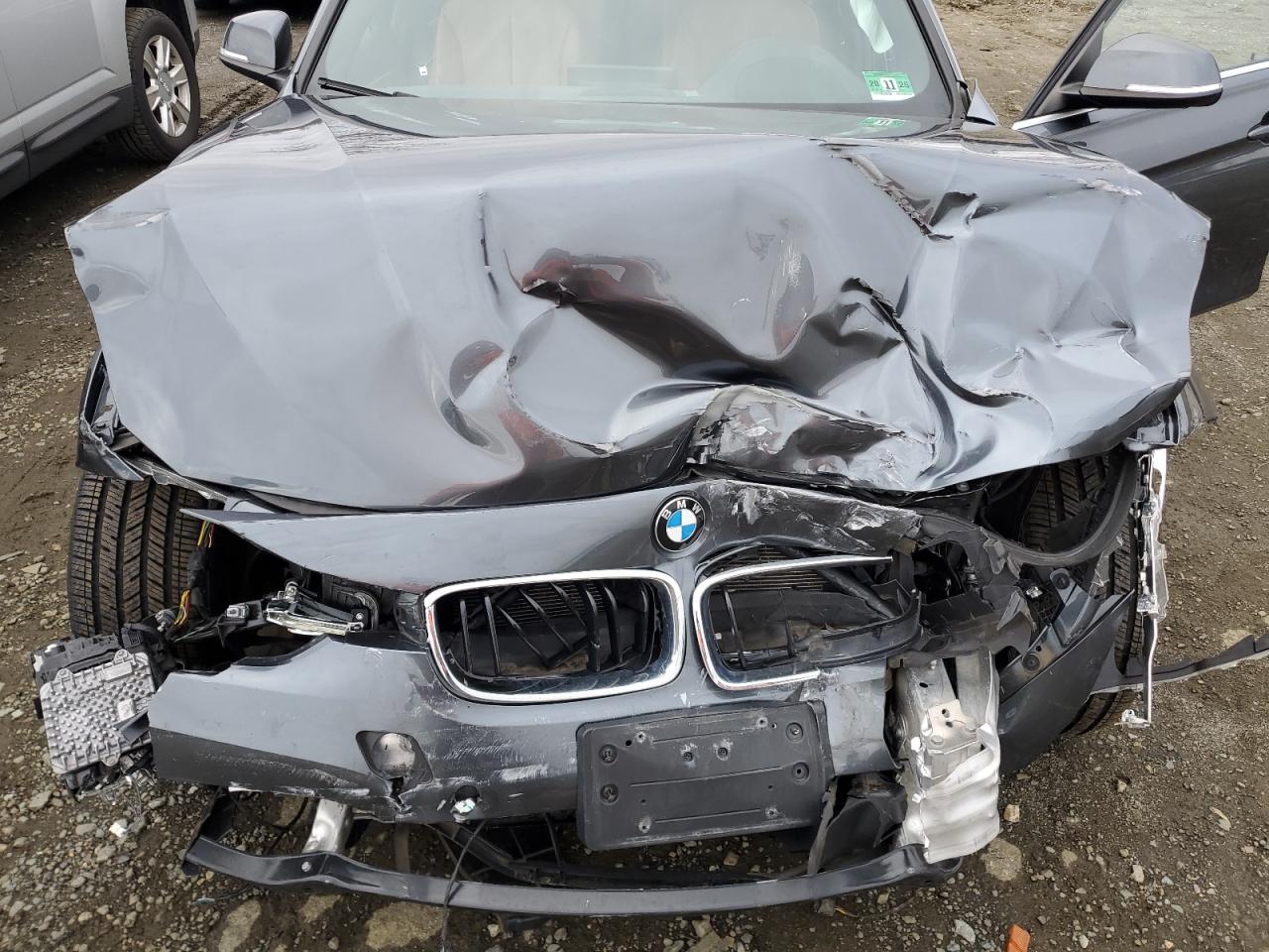 2018 BMW 3er VIN WBA8D9G59JNU72275 Copart auction photo, front end damage thumbnail 11