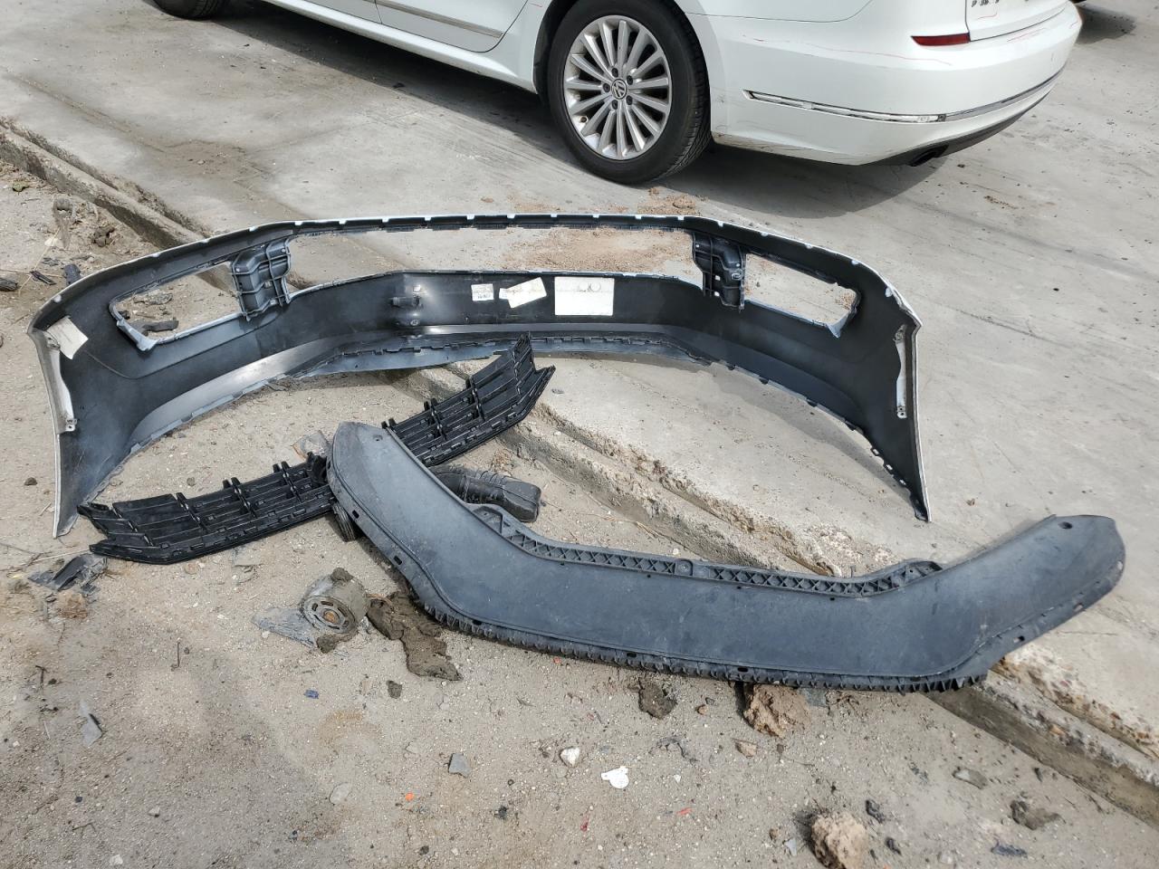 2016 Volkswagen Passat VIN 1VWBS7A35GC060107 Copart auction photo, front end / mechanical damage thumbnail 12