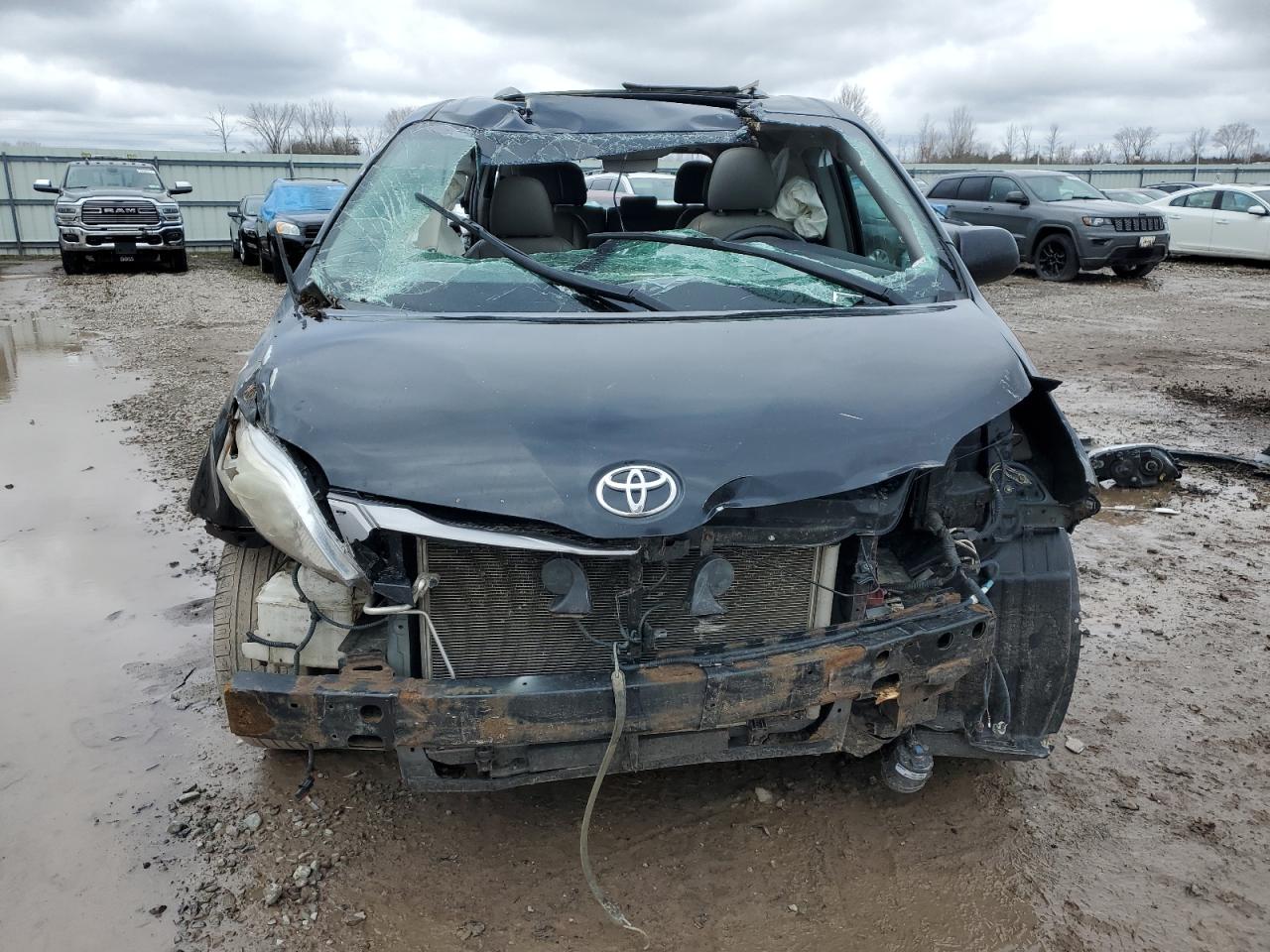 2015 Toyota Sienna VIN 5TDDK3DC2FS111205 Copart auction photo, all over damage thumbnail 5