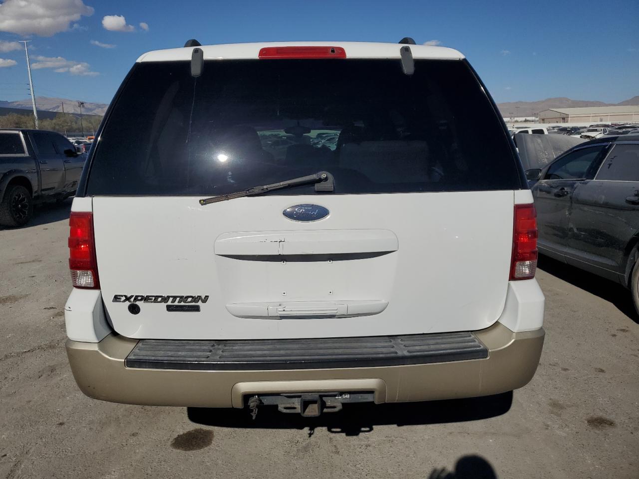 2005 Ford Expedition VIN 1FMPU17525LA63757 Copart auction photo, front end damage thumbnail 6
