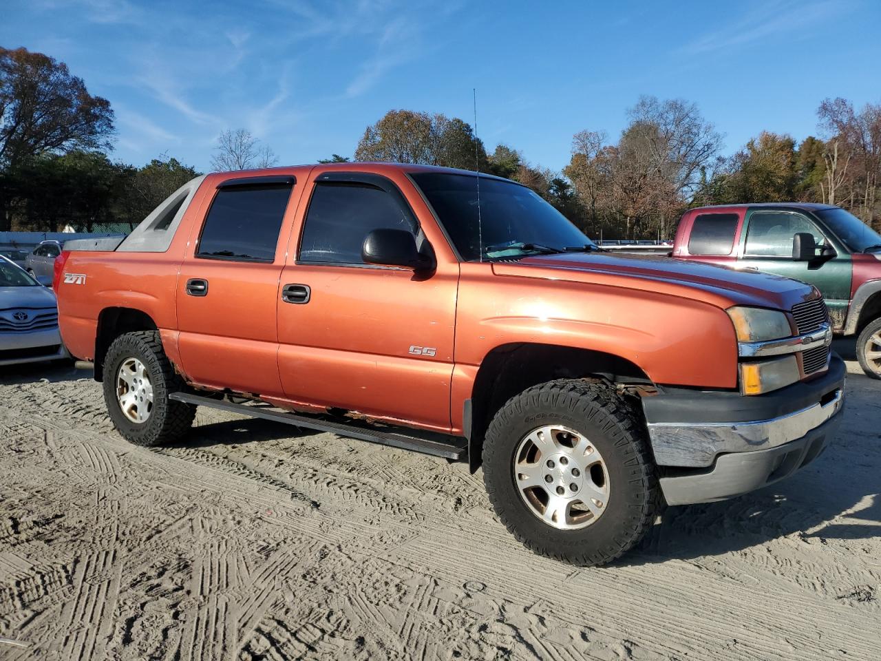 2003 Chevrolet Avalanche VIN 3GNEK13T53G282722 Copart auction photo, front end damage thumbnail 4