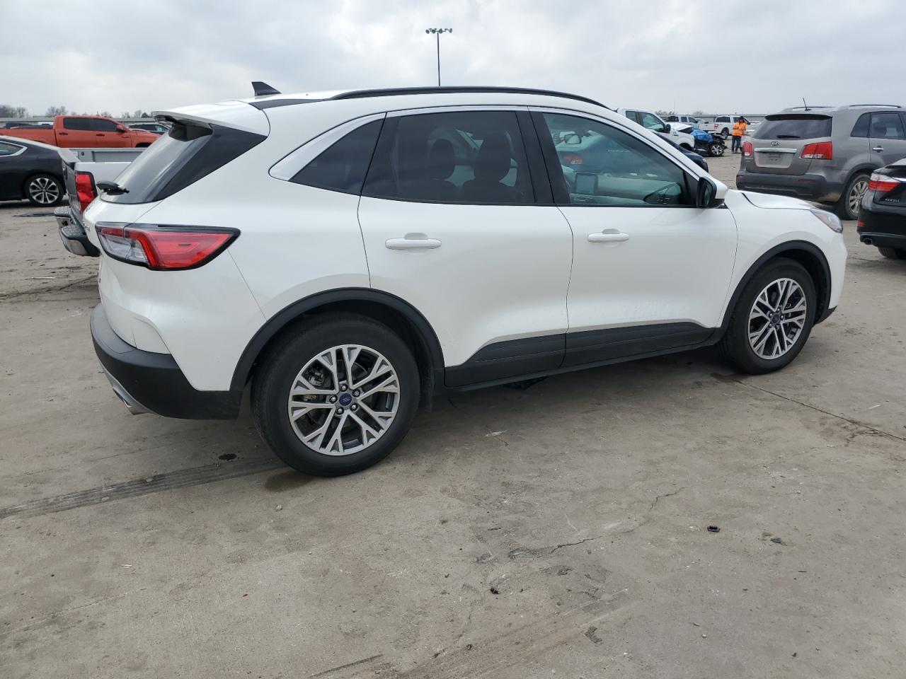 2022 Ford Escape VIN 1FMCU0H65NUB92666 Copart auction photo, front end damage thumbnail 3