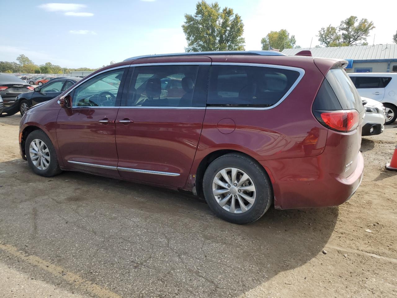 2018 Chrysler Pacifica VIN 2C4RC1BG6JR106202 Copart auction photo, front end damage thumbnail 2
