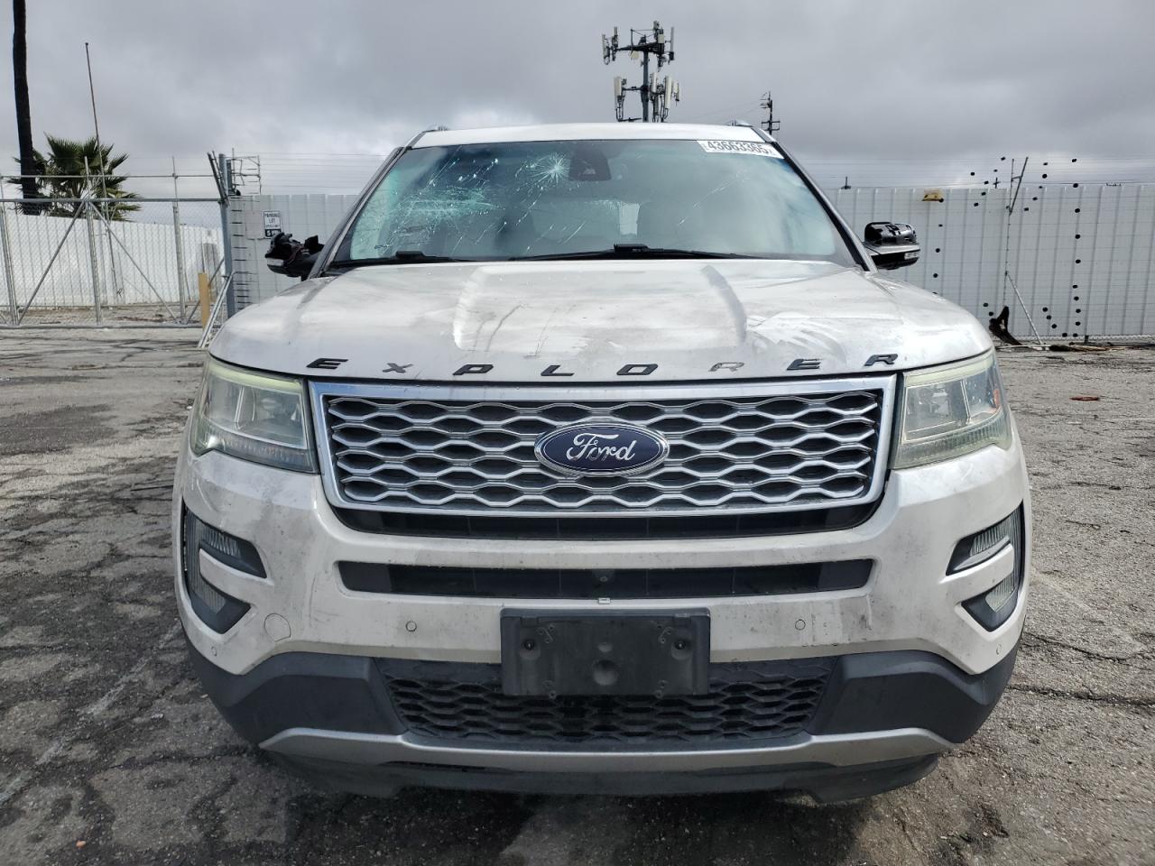 2016 Ford Explorer VIN 1FM5K8HTXGGB52667 Copart auction photo, vandalism / minor dent/scratches damage thumbnail 5