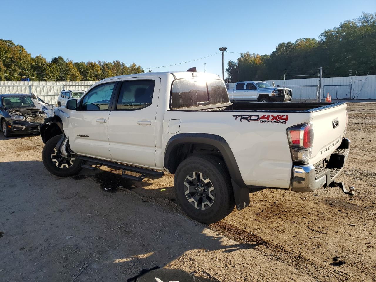 2020 Toyota Tacoma VIN 3TMCZ5AN0LM368514 Copart auction photo, front end / side damage thumbnail 2