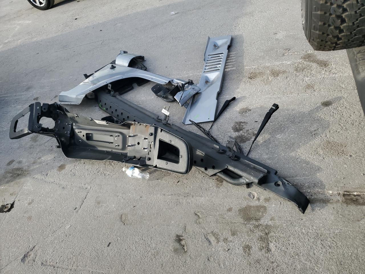 2018 Jeep Wrangler VIN 1C4BJWDG9JL871463 Copart auction photo, front end / rear end damage thumbnail 13
