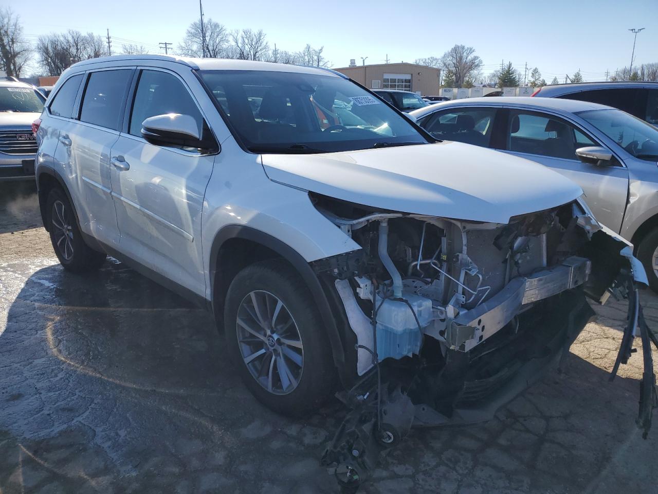 2019 Toyota Highlander VIN 5TDJZRFH1KS604832 Copart auction photo, front end damage thumbnail 4
