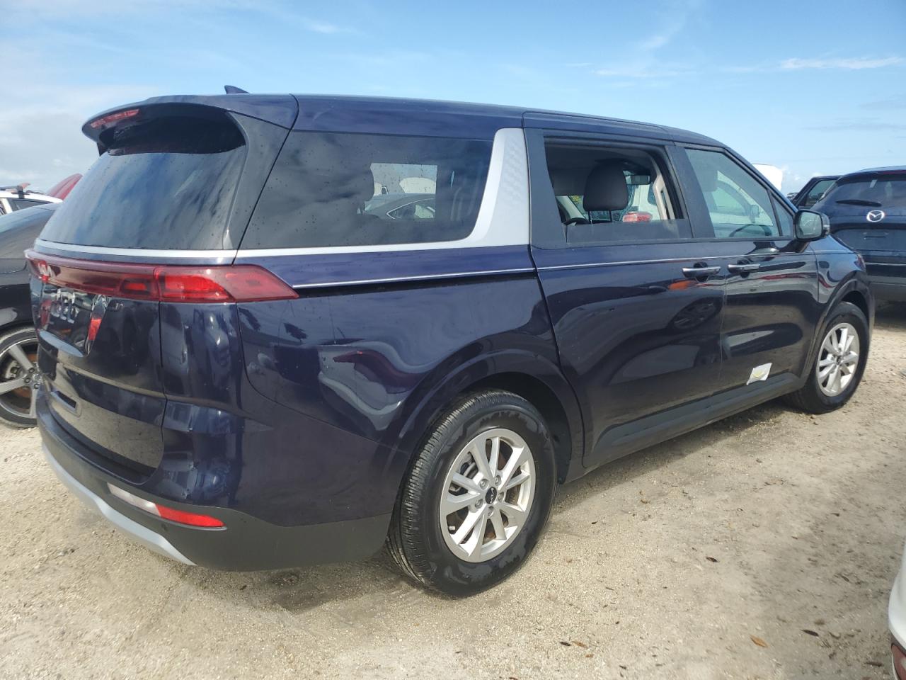 2024 KIA Carnival VIN KNDNB4H32R6381026 Copart auction photo, water/flood damage thumbnail 3