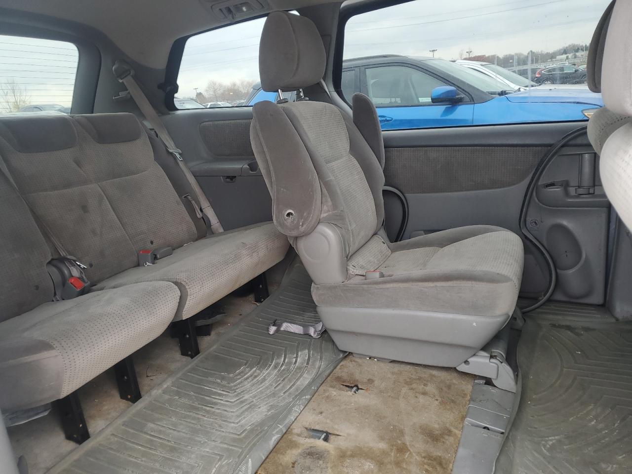 2009 Toyota Sienna VIN 5TDZK23C29S237666 Copart auction photo, front end / minor dent/scratches damage thumbnail 11