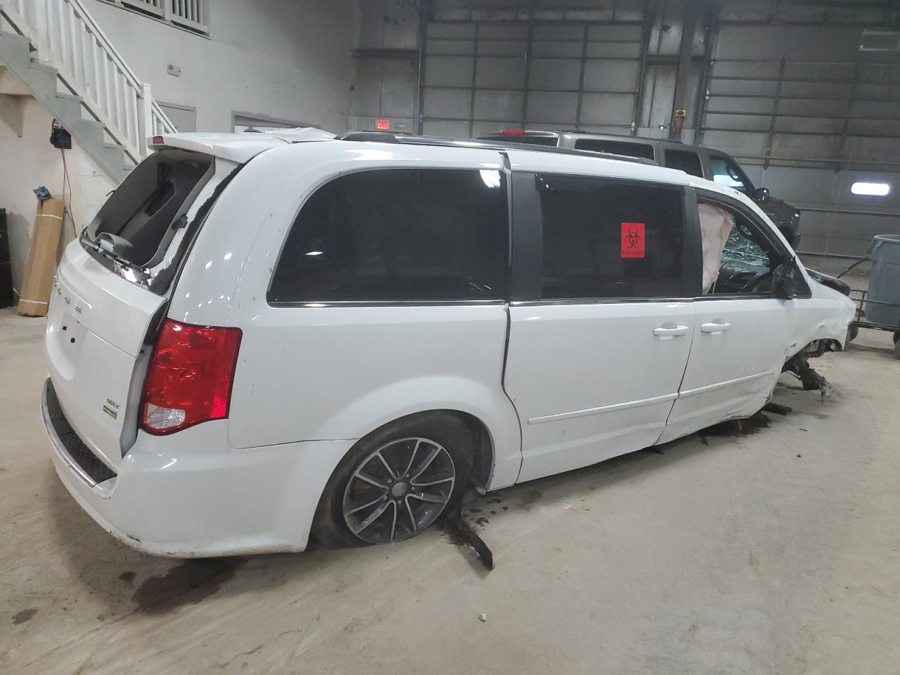 2017 Dodge Caravan VIN 2C4RDGCG1HR672292 Copart auction photo, rollover damage thumbnail 3