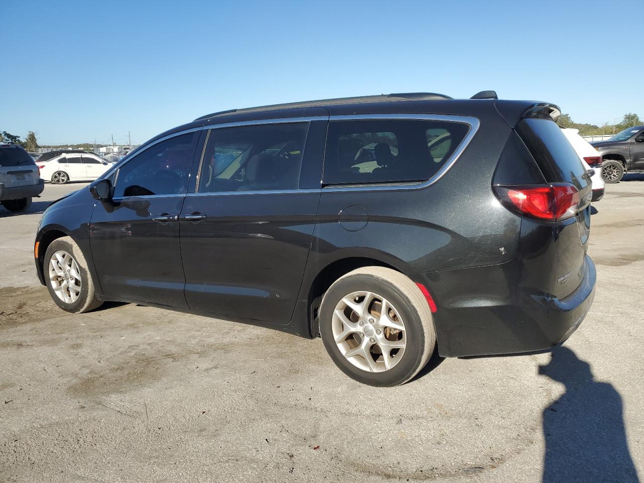 2020 Chrysler Pacifica VIN 2C4RC1FG3LR143382 Copart auction photo, front end / side damage thumbnail 2