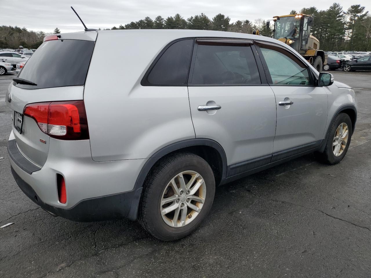 2014 KIA Sorento VIN 5XYKT3A67EG445972 Copart auction photo, burn damage thumbnail 3