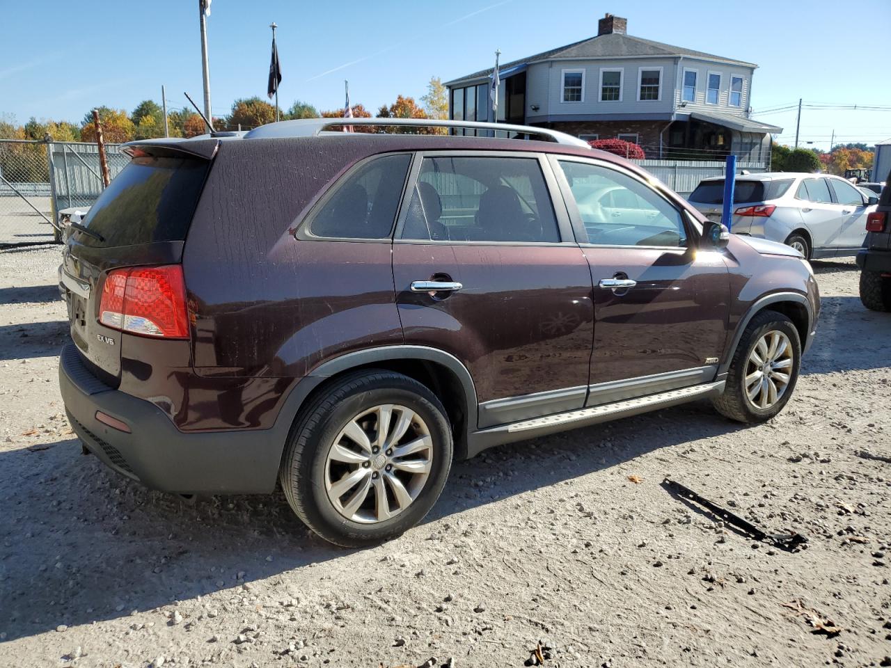 2011 KIA Sorento VIN 5XYKUDA2XBG182324 Copart auction photo, minor dent/scratches damage thumbnail 3