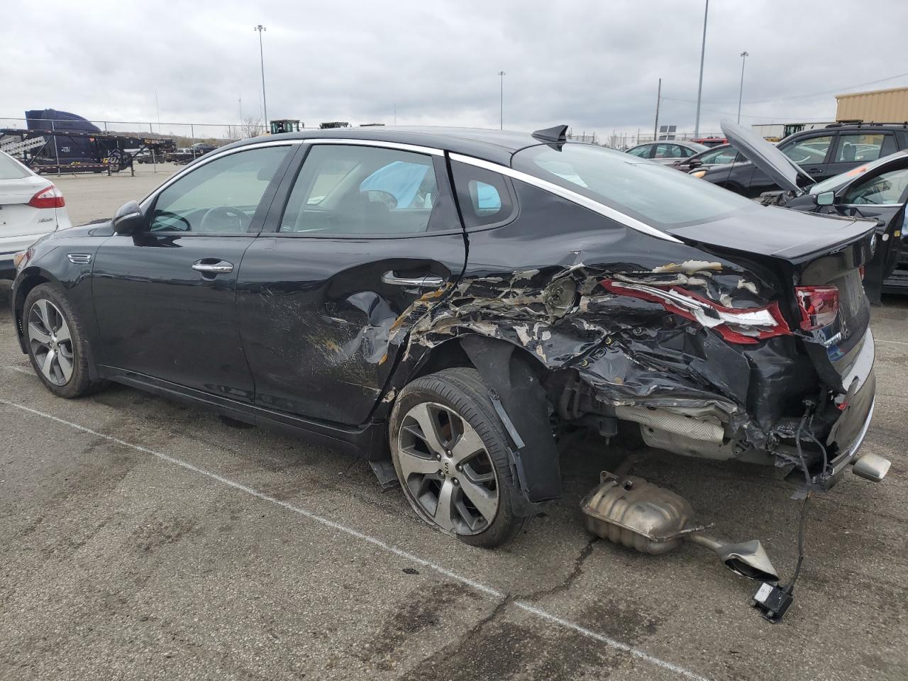2019 KIA Optima VIN 5XXGT4L30KG367193 Copart auction photo, side / rear end damage thumbnail 2