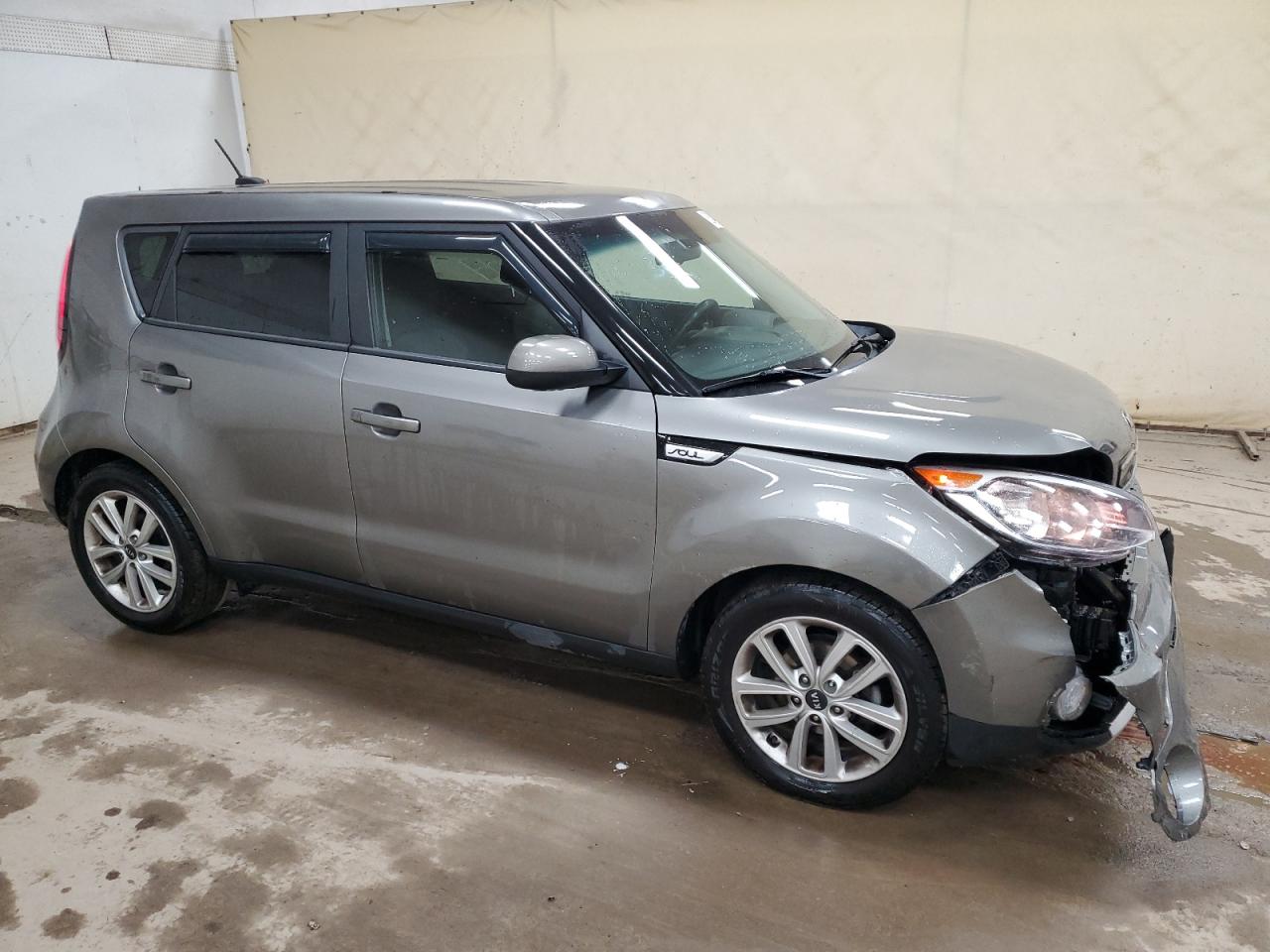 2017 KIA Soul VIN KNDJP3A51H7434362 Copart auction photo, front end / minor dent/scratches damage thumbnail 4