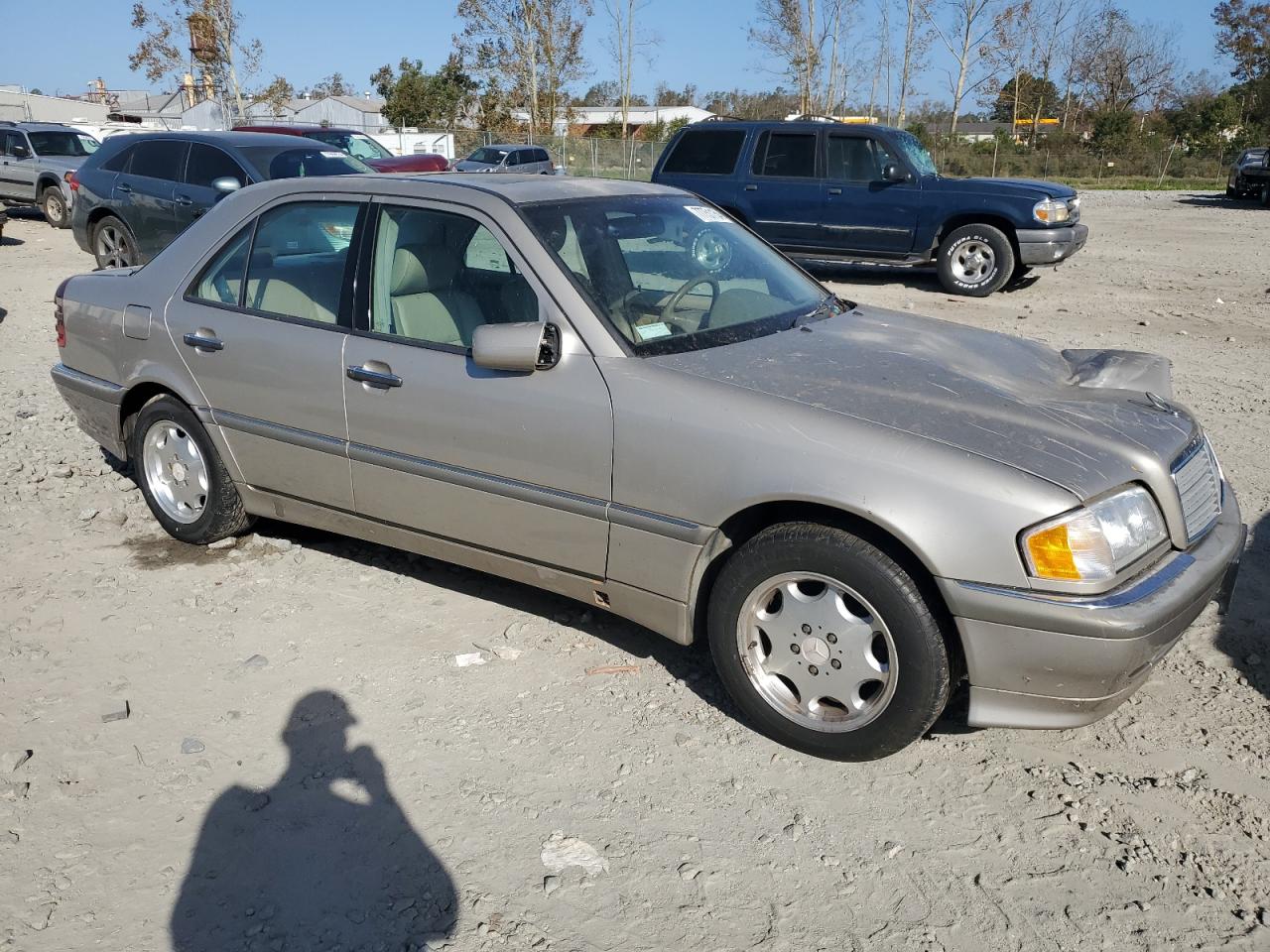 1998 Mercedes-Benz C-klasse VIN WDBHA23G8WA620777 Copart auction photo, front end damage thumbnail 4