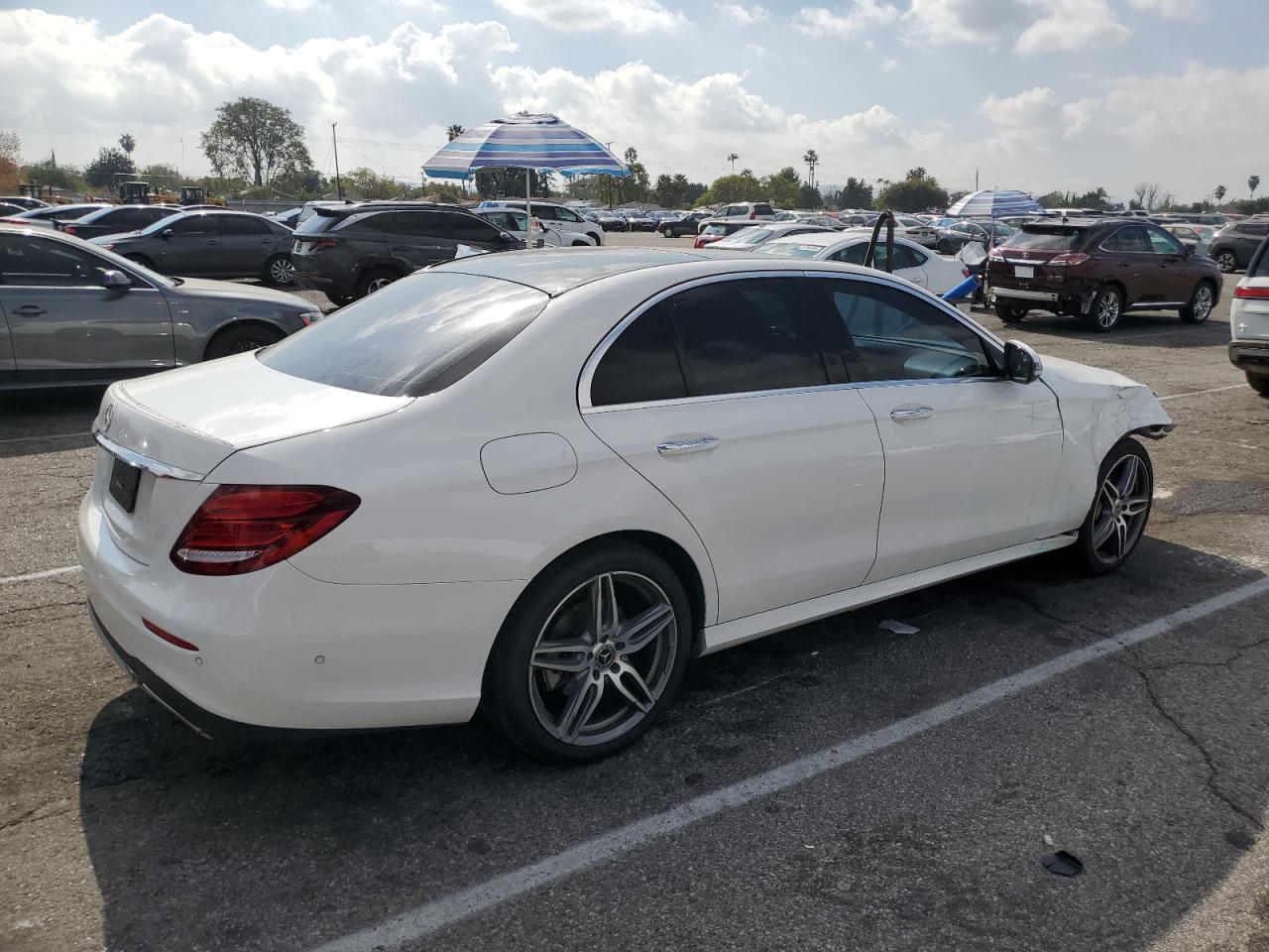 2018 Mercedes-Benz E-klasse VIN WDDZF4JB4JA428491 Copart auction photo, front end / minor dent/scratches damage thumbnail 3