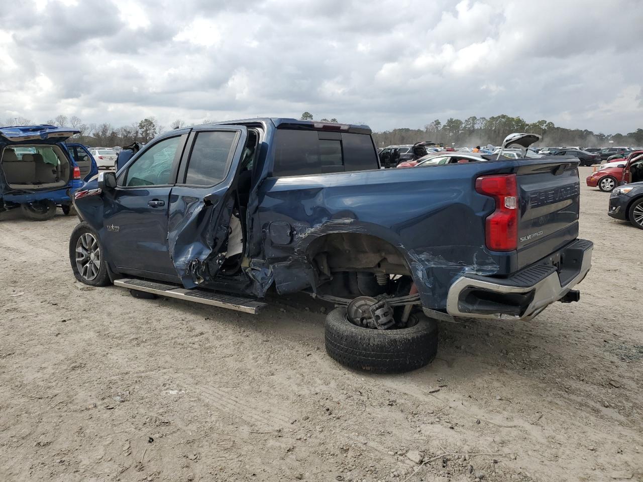 2021 Chevrolet Silverado VIN 3GCUYDED2MG283676 Copart auction photo, front end / side damage thumbnail 2