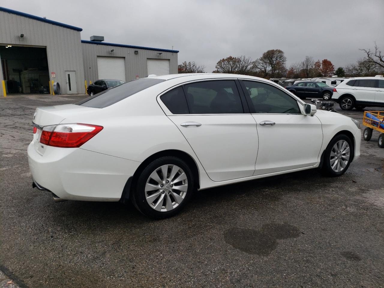 2013 Honda Accord VIN 1HGCR3F85DA005116 Copart auction photo, front end / side damage thumbnail 3