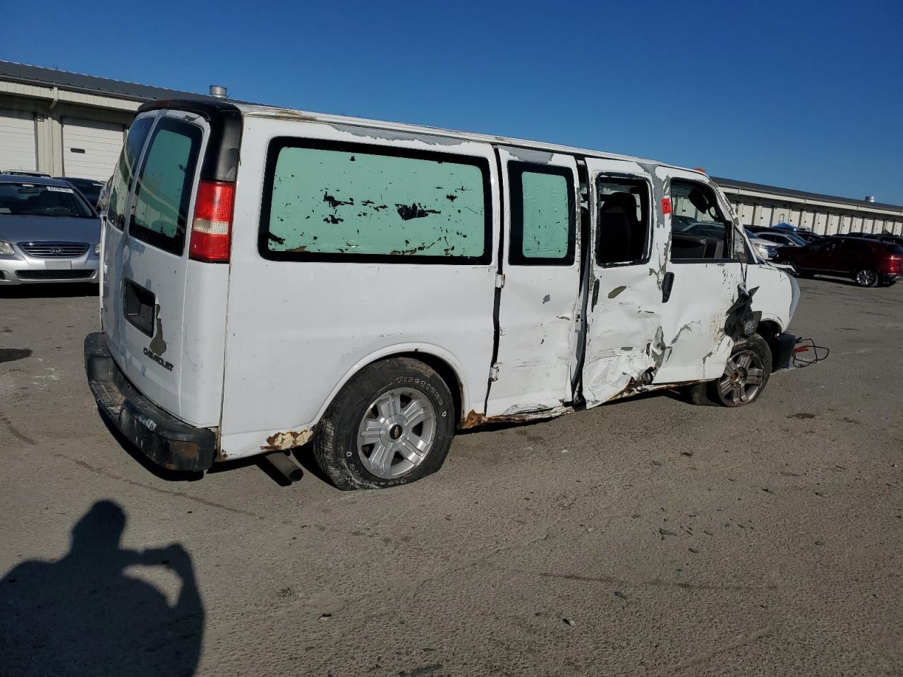 2006 Chevrolet Express VIN 1GCFG15X961267013 Copart auction photo, rollover / front end damage thumbnail 3