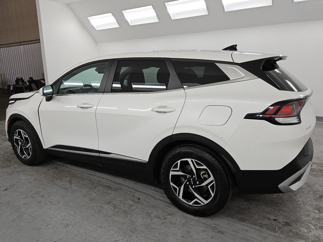 2023 KIA Sportage VIN KNDPU3AF6P7129336 Copart auction photo, front end / minor dent/scratches damage thumbnail 2