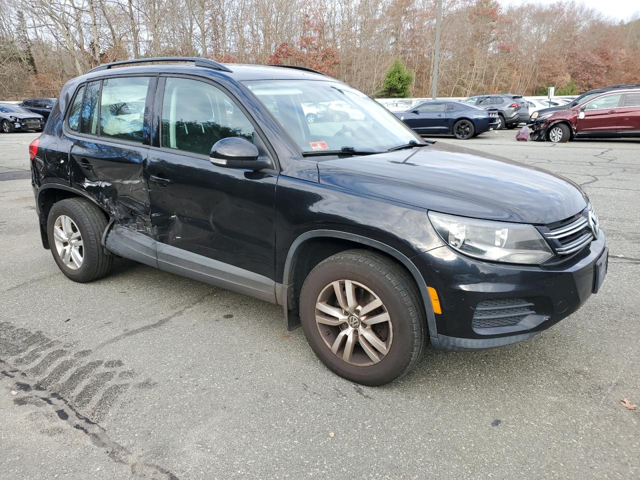 2017 Volkswagen Tiguan VIN WVGBV7AX0HK033011 Copart auction photo, side / rear end damage thumbnail 4