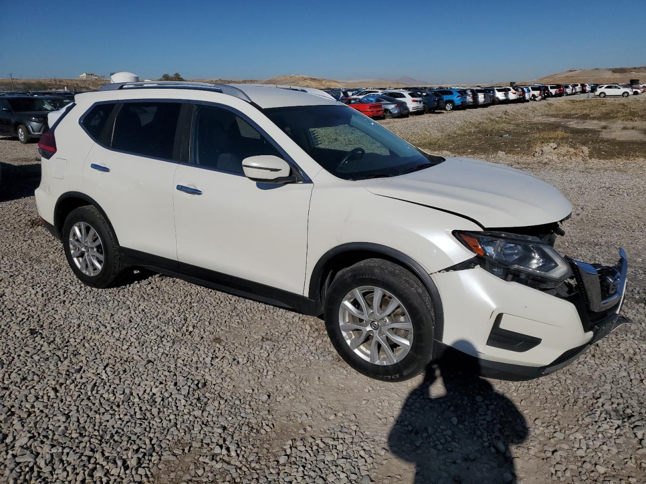 2017 Nissan Rogue VIN JN8AT2MV4HW251257 Copart auction photo, front end / side damage thumbnail 4