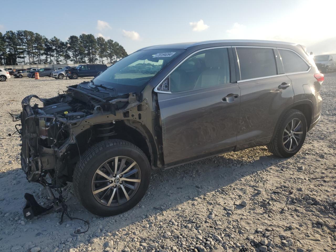 2018 Toyota Highlander VIN 5TDKZRFH5JS530740