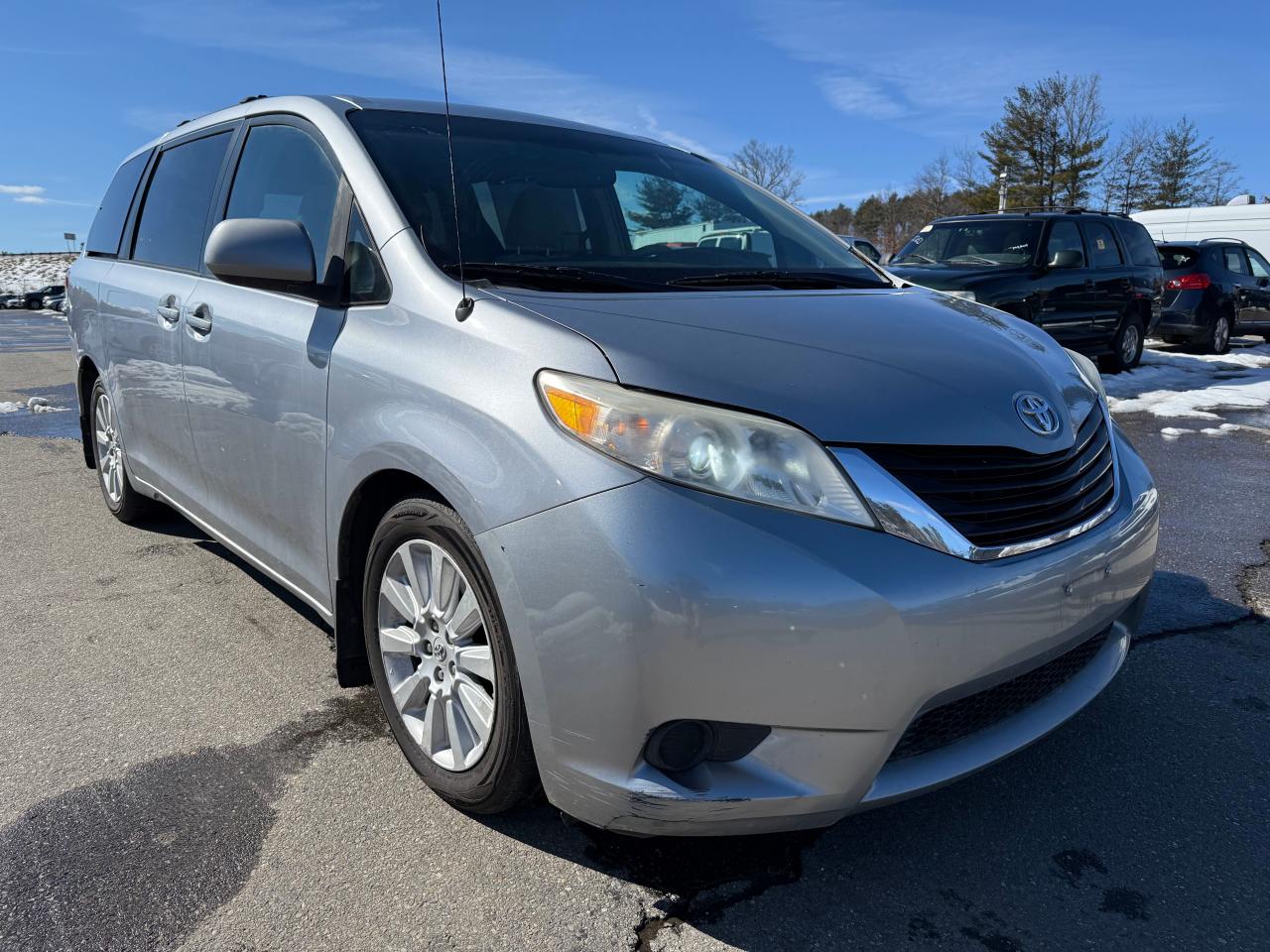 2011 Toyota Sienna VIN 5TDJK3DC6BS028938