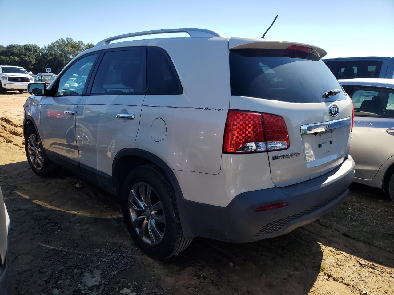 2011 KIA Sorento VIN 5XYKU4A25BG041712 Copart auction photo, front end damage thumbnail 2