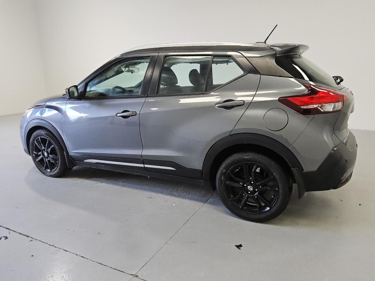 2020 Nissan Kicks VIN 3N1CP5DVXLL569931 Copart auction photo, front end damage thumbnail 2