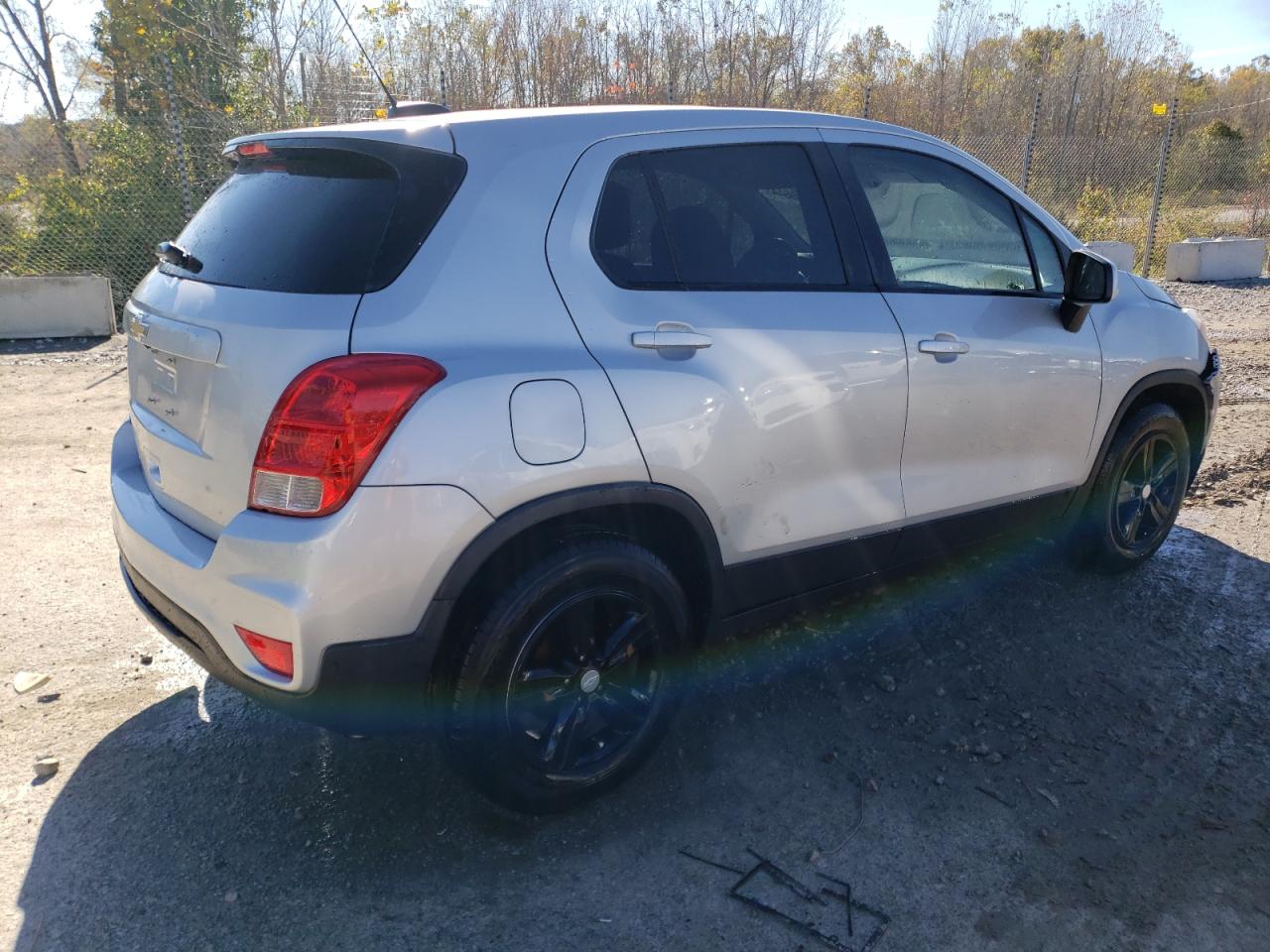 2019 Chevrolet Trax VIN 3GNCJKSB8KL306199 Copart auction photo, front end / rear end damage thumbnail 3