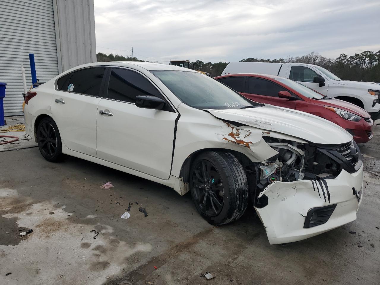 2018 Nissan Altima VIN 1N4AL3AP5JC268346 Copart auction photo, front end damage thumbnail 4