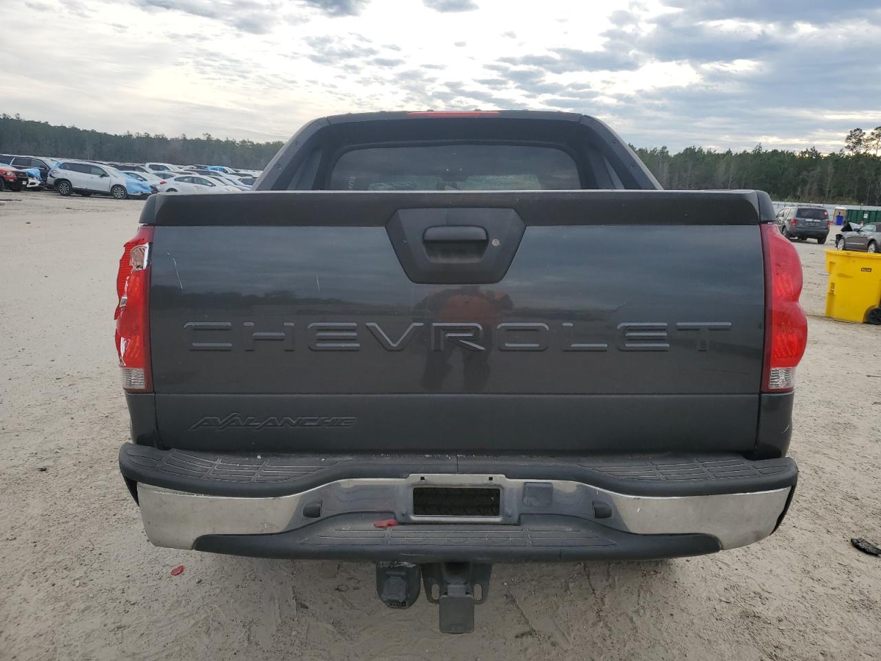 2005 Chevrolet Avalanche VIN 3GNEK12Z45G101263 Copart auction photo, all over damage thumbnail 6