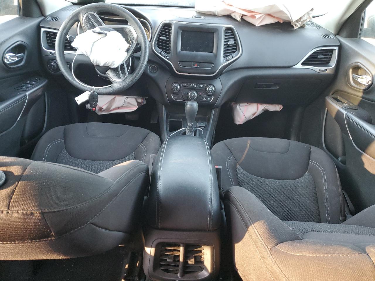 2019 Jeep Grand Cherokee VIN 1C4PJLCB5KD203696 Copart auction photo, front end / minor dent/scratches damage thumbnail 8