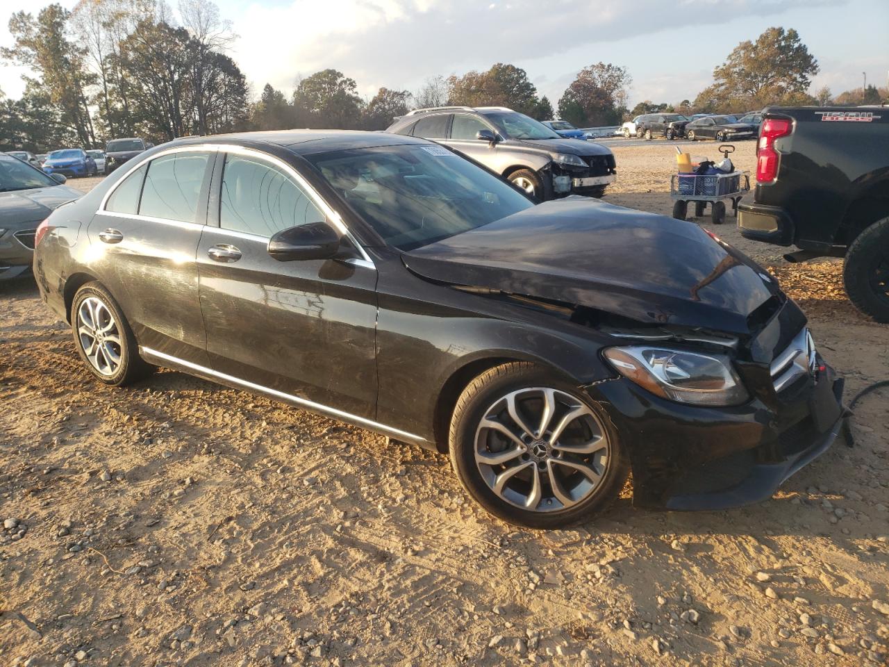 2017 Mercedes-Benz C-klasse VIN 55SWF4KB5HU228571 Copart auction photo, front end damage thumbnail 4