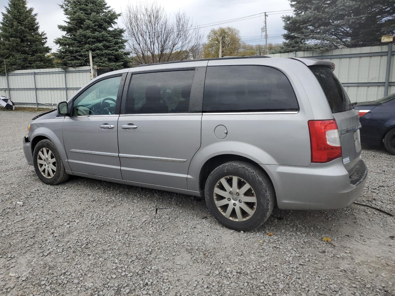 2016 Chrysler Town & Country VIN 2C4RC1BG7GR129044 Copart auction photo, front end / minor dent/scratches damage thumbnail 2