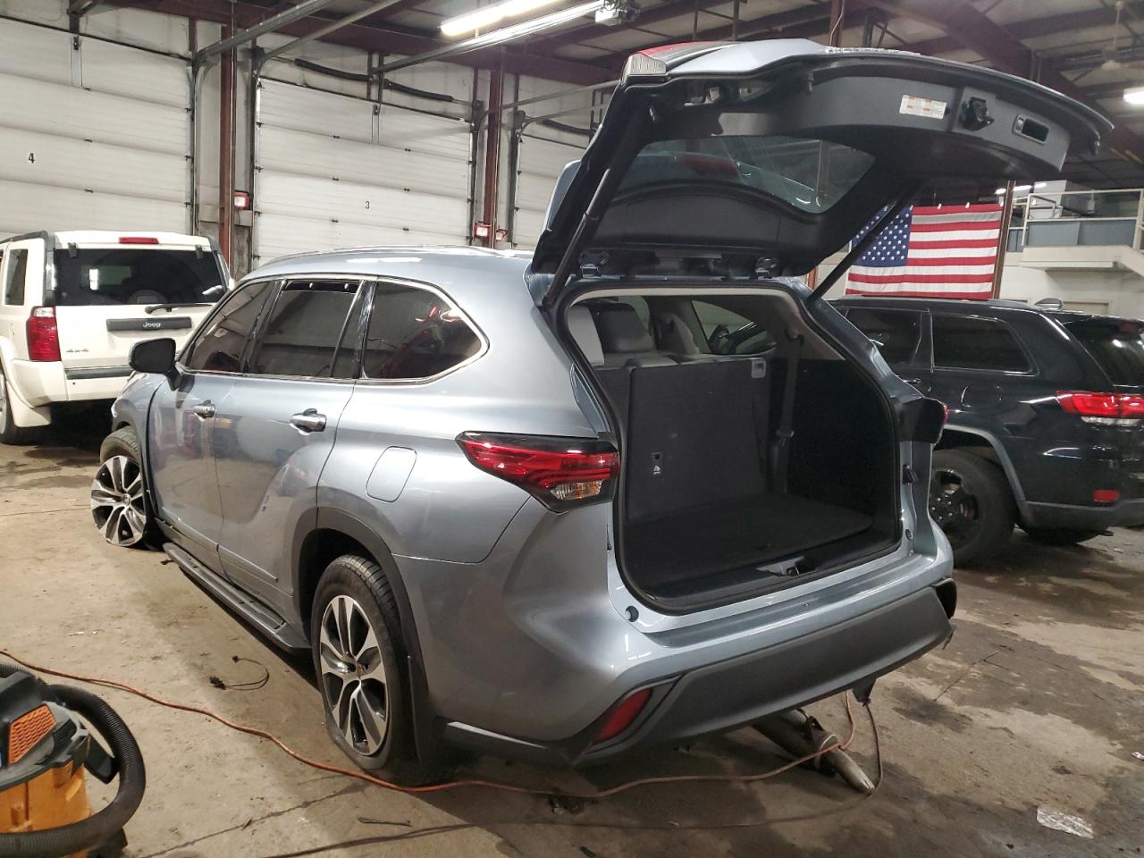 2021 Toyota Highlander VIN 5TDHZRBHXMS072780 Copart auction photo, front end damage thumbnail 2