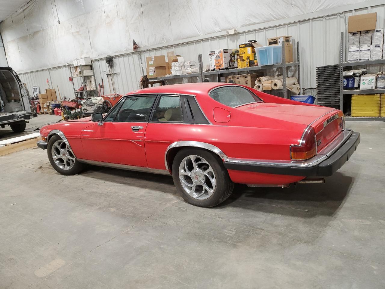 1985 Jaguar XJS VIN SAJNV5843FC122582 Copart auction photo, burn - engine / burn damage thumbnail 2