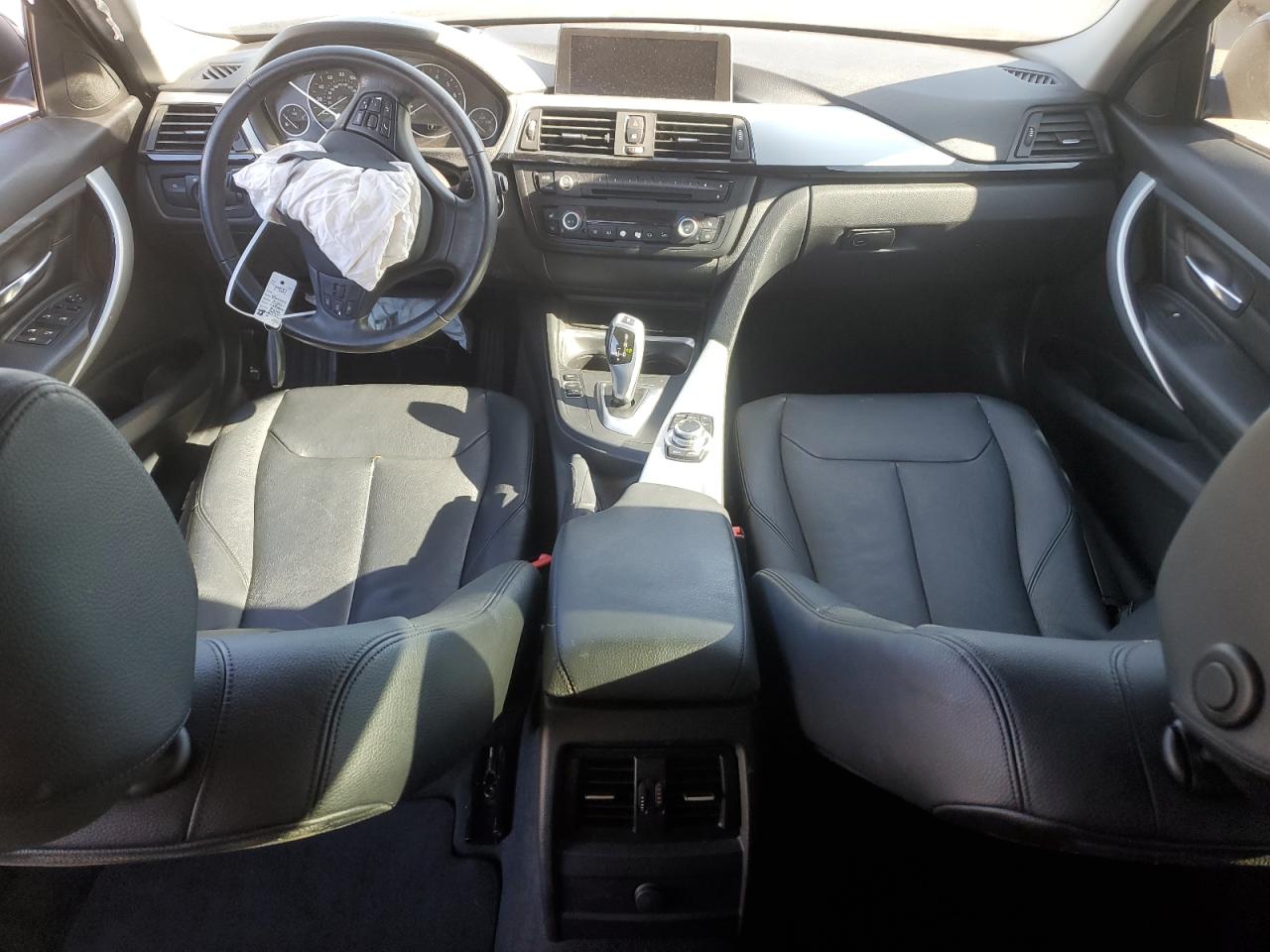 2012 BMW 3er VIN WBA3C1C57CF431564 Copart auction photo, front end / side damage thumbnail 8