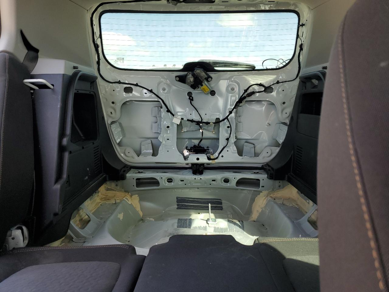 2020 Chevrolet Trax VIN 3GNCJKSB7LL307068 Copart auction photo, rear end / minor dent/scratches damage thumbnail 10