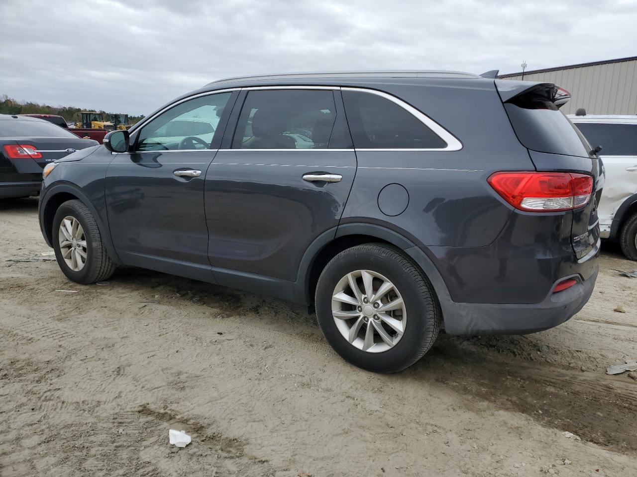 2017 KIA Sorento VIN 5XYPG4A3XHG218494 Copart auction photo, rear end / front end damage thumbnail 2