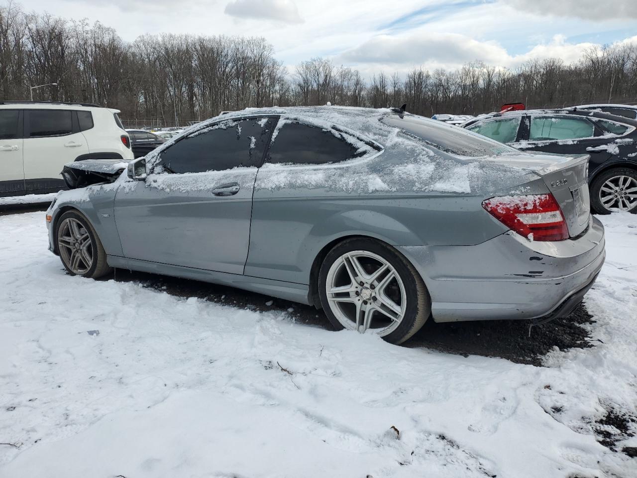 2012 Mercedes-Benz C-klasse VIN WDDGJ4HB2CF931728 Copart auction photo, front end / undercarriage damage thumbnail 2