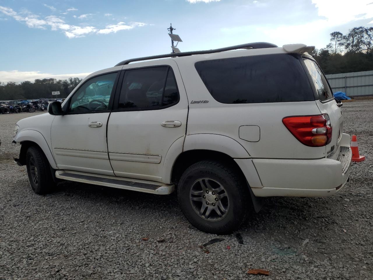 2004 Toyota Sequoia VIN 5TDBT48A84S210398 Copart auction photo, front end / rear end damage thumbnail 2