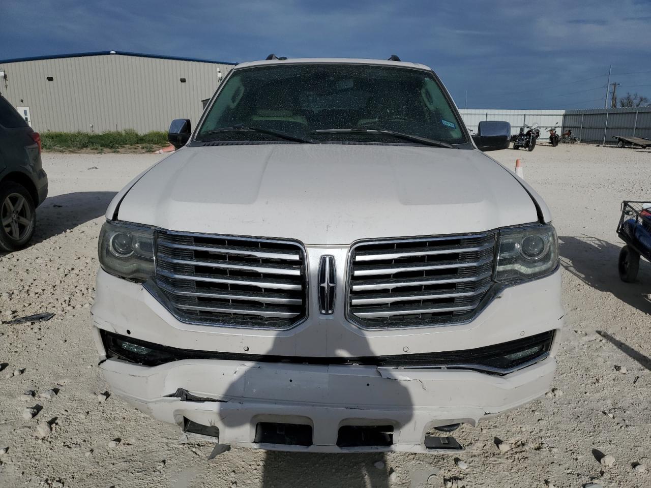 2015 Lincoln Navigator VIN 5LMJJ2HT1FEJ08207 Copart auction photo, front end damage thumbnail 5
