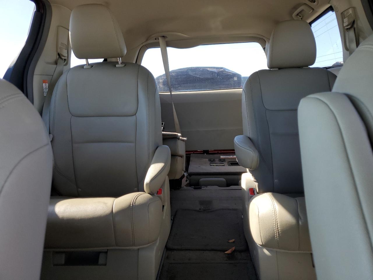 2015 Toyota Sienna VIN 5TDDK3DC8FS099996 Copart auction photo, rear end damage thumbnail 10