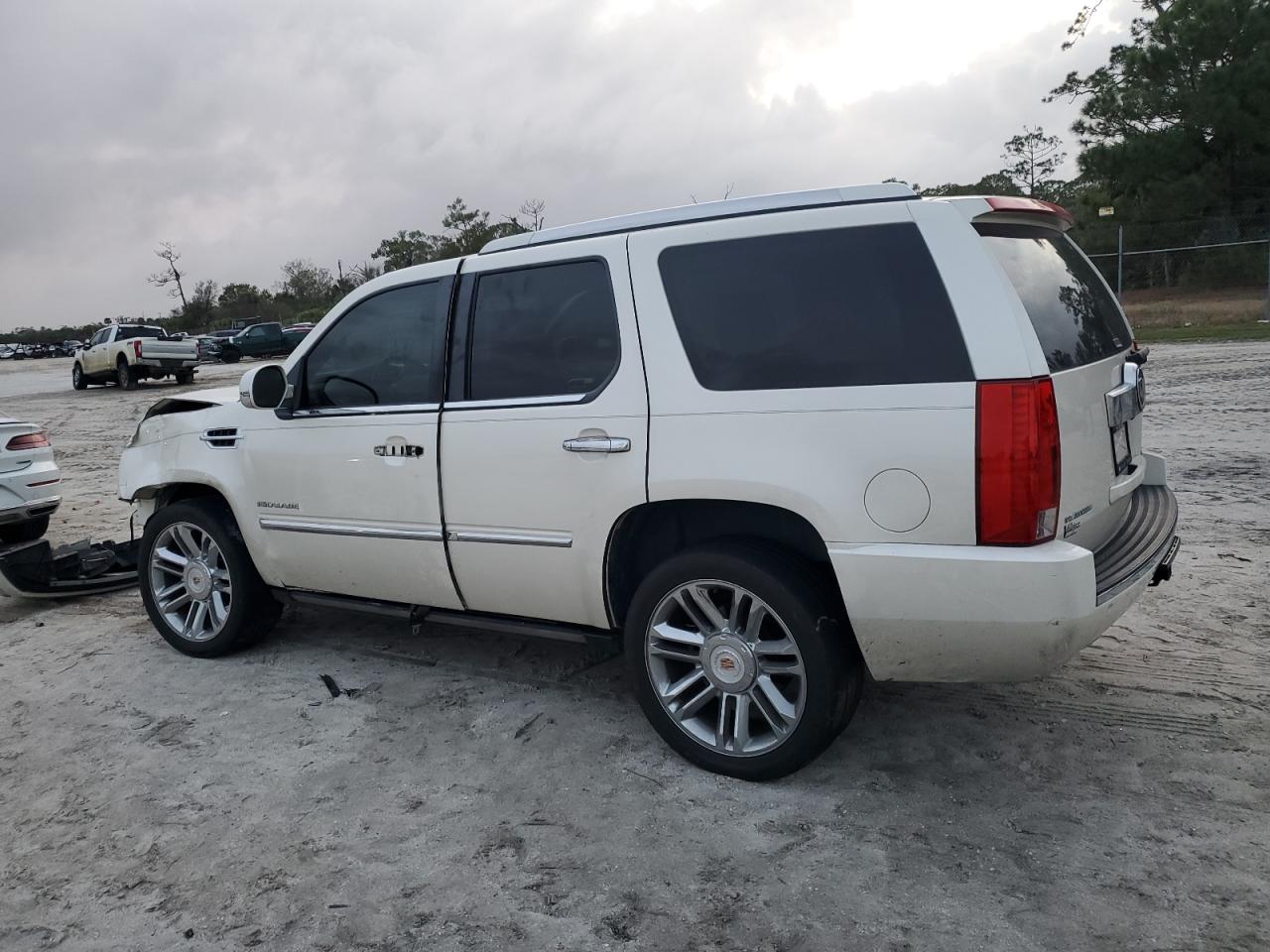 2013 Cadillac Escalade VIN 1GYS3DEF7DR244471 Copart auction photo, front end / minor dent/scratches damage thumbnail 2