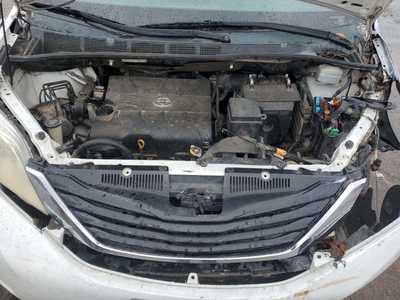 2011 Toyota Sienna VIN 5TDKK3DCXBS085955 Copart auction photo, front end / rear end damage thumbnail 13