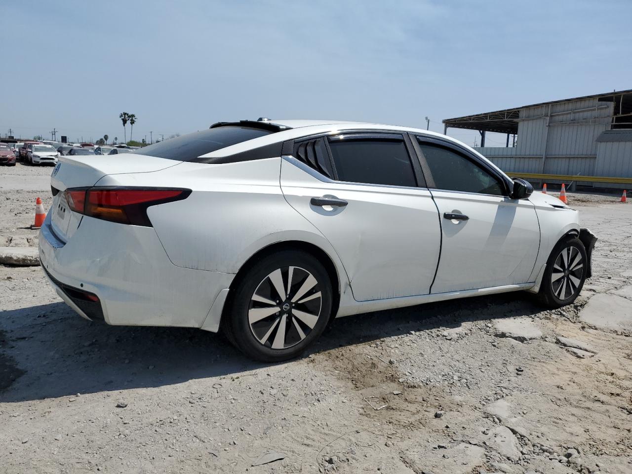 2021 Nissan Altima VIN 1N4BL4DV0MN414441 Copart auction photo, side / front end damage thumbnail 3