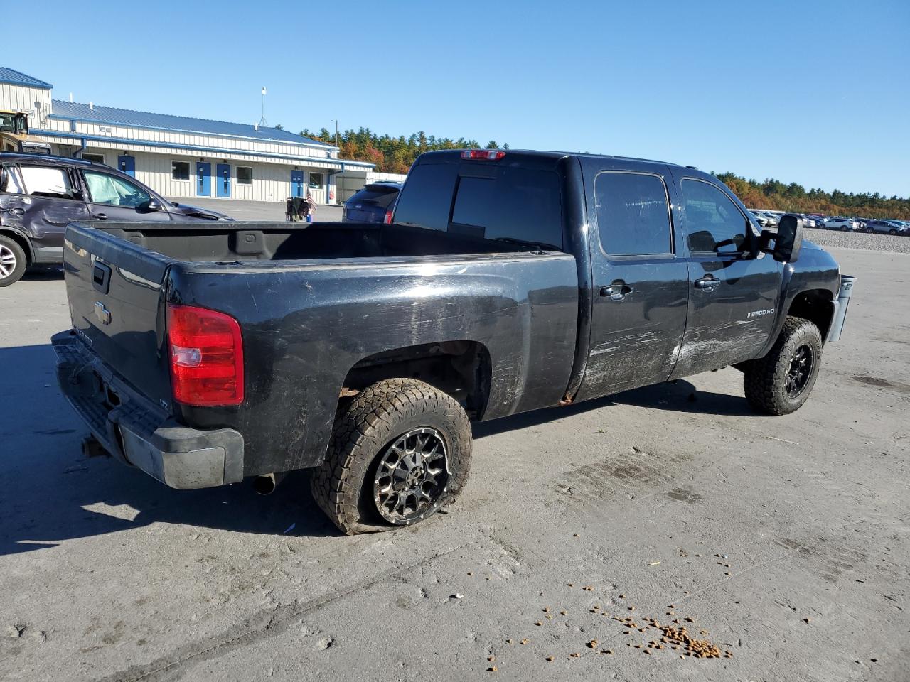 2008 Chevrolet Silverado VIN 1GCHK23698F183562 Copart auction photo, side / mechanical damage thumbnail 3
